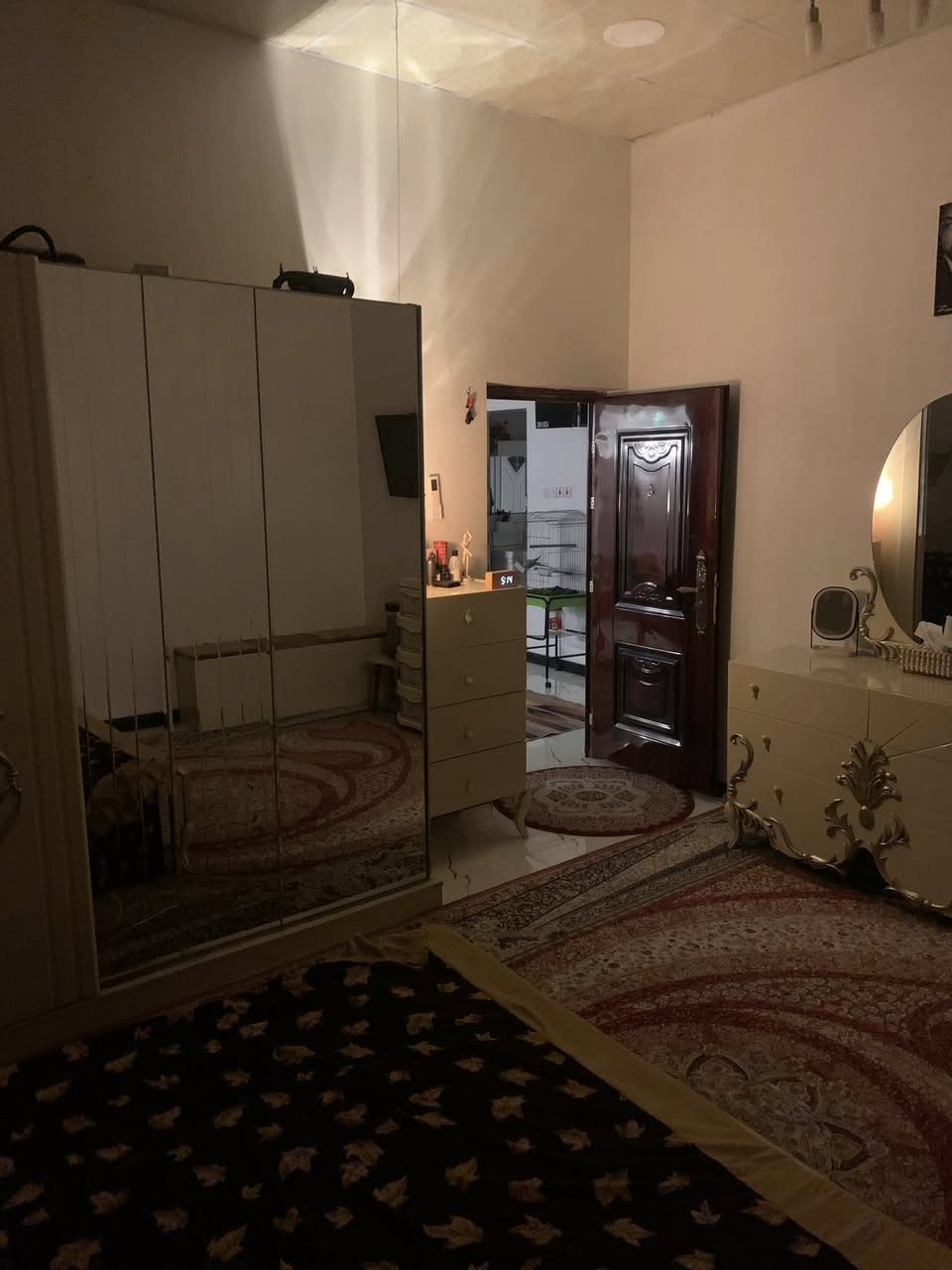 السلام عليكم بيت للبيع الجزيره باب الهوا مساحه165 نزله سيد لطيف قرب المستوصف سعر 95 وبي مجال 

‭***********‬

‭+964 771 350 2999‬
ابو رعد
