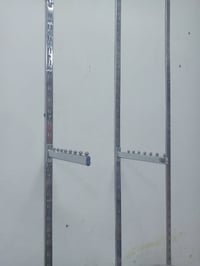 للبيع سجه عدد ٥ ارتفاع مترين وربع معه ٤٠ تعلاكه ٠٧٨١٩١٨٦٦٨٢