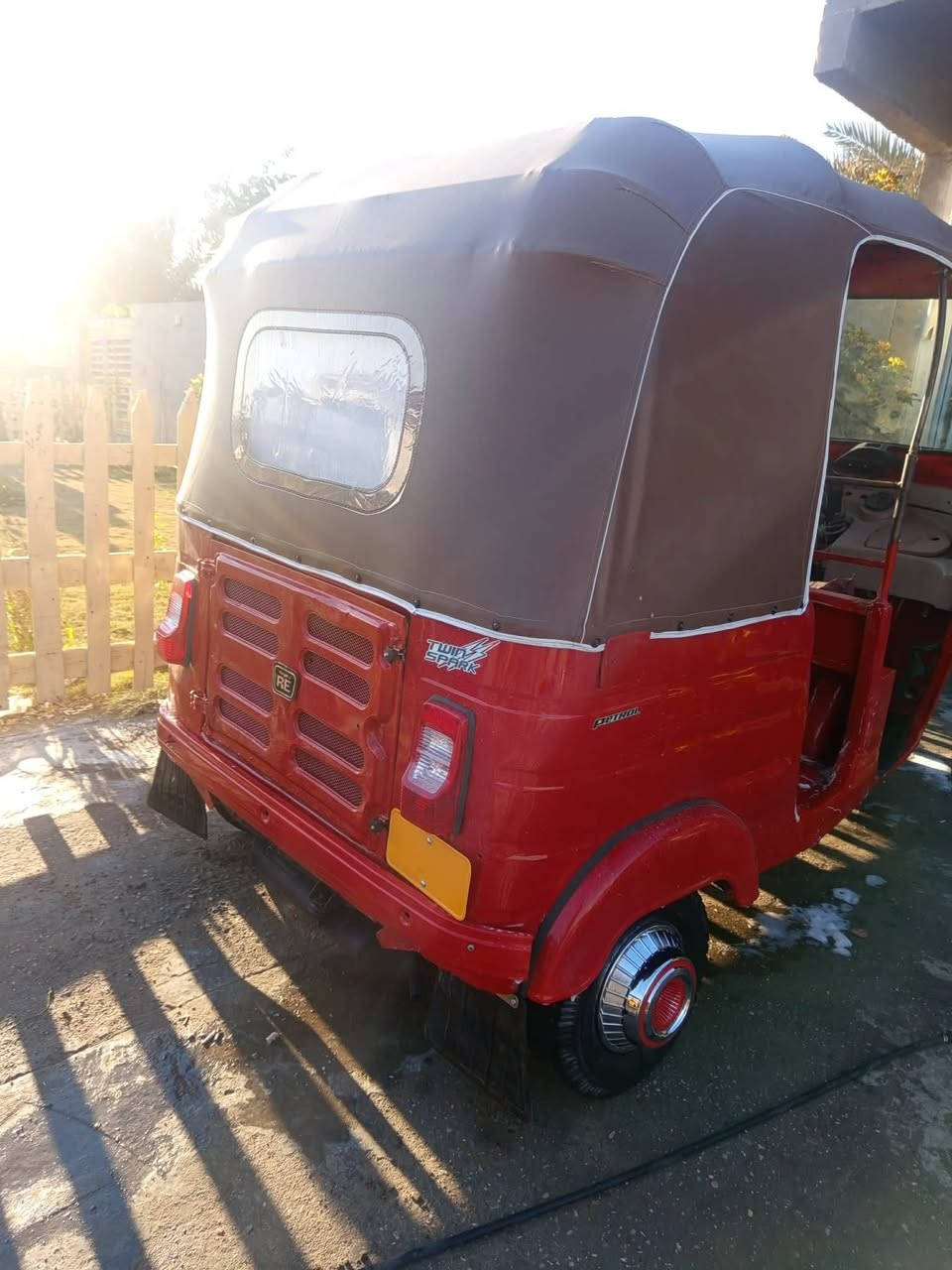 السلام عليكم تكتك 18 مرقم بغداد تحويل نفس اليوم تعمير وصبغ جديد قطرة خياس مابيها مكينه خرسه ناعمه تكتك كبل للشارع شراي يتصل مكاني بغداد حي طارق القديم ‏‪***********‬‏.  سعر 4700 وبيها مجال
