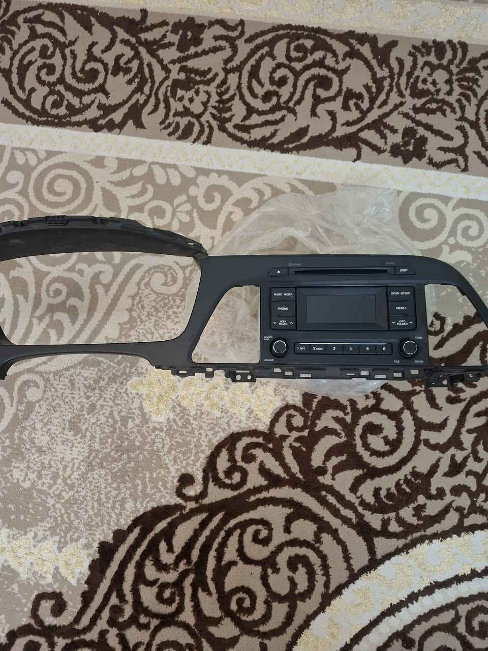 السلام عليكم مسجل سوناتا بلادي و اطار كامل بلادي اصلي مال وارد امريكي جدد فتحتهن وشديت شاشا السعر ١٥٠ الف  تواصل ***********
