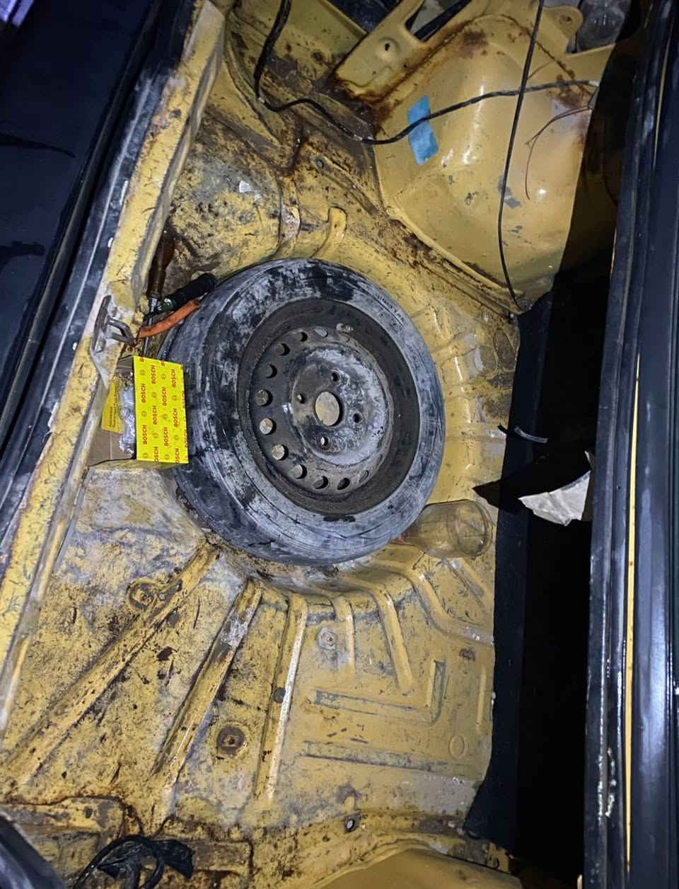 سلام عليكم سايبه للبيع كير مكينه زينات شواصي مكفولات كهربائيات كلهن شغالت سياره حلوه مال شغل ترايك وين متريد سياره بدون راعي وسنويه ضايعه اتكفل عشائر وطلب وسرقه سعر ٨٠٠ الف مكان نجف ***********
