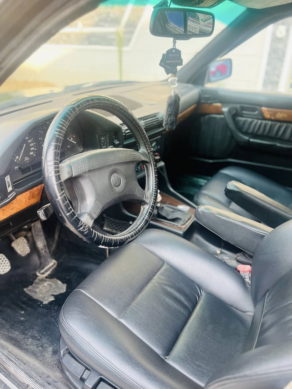 Bmw 
بي ام 525  موديل 1990 اصل بليتة وشاصي كله مطابق 
رقم بغداد سنوية لحد 2028
مكينة مسكر عدلة وكير واكسل كله بلاد مكفول 
كير عادي 
تبريد ثلج 
كهربائيات كاملة مابي اي جطل 
فتحة سقف شغال كاملة 
سيارة كاملة واعتمادية 

السعر 54 $ وبي مجال 
الموقع ديالى / خانقين 
***********
