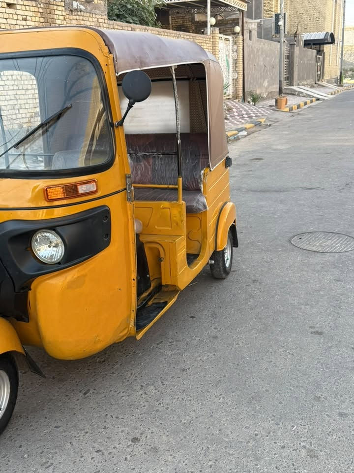 تكتك للبيع موديل 20كشترها كفاله من الصبغ والمعجون بس بيها باردات مكينه مجفته شركه حلوه لاتنقيص ولاتبخير تخم تاير  التكتك اورق وكيله شاكر مكاني اعماره المجر الكبير /الاستفسار ***********
