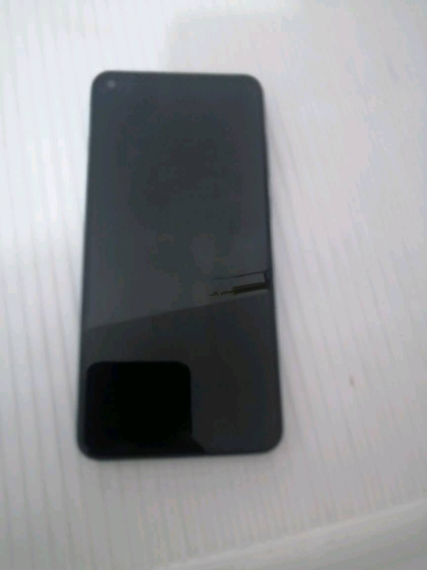 التليفون شغال كلشي مابيه  اسم التليفون ريدمي نوت تسعه  مامفتوح التليفون 