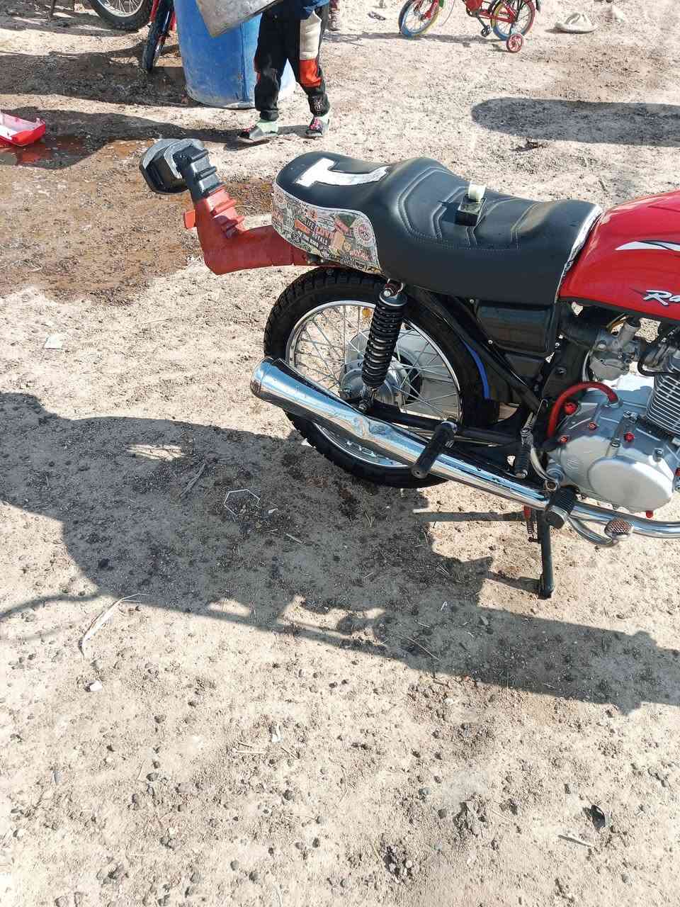 السلام عليكم دراجه كامله ما عاوزها هاي نقص اوراق الشاصي مال 19 معمره 25 دراجه كامله اوراقها اصولي الرقم ***********
