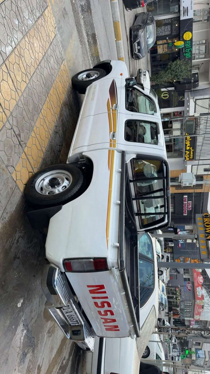 نیسان بیکاب ٢٠١١ ناو سور
گیڕو مەکینە بە شەرت نەکراوەتەوە 
سەنەوەی ڕەقەم تازەیوە بە سەر نەجوە 
سەیارەکە مالی دۆستە
بە نسبەت بۆیاخ دەرگای دوای بۆدی بۆیاخا 
نرخی ١٣٣ وەرقەو ماجلکی کەمی برایانە 
زم ***********
شوین سلیمانی کورد ستی السليمانية, العراق
