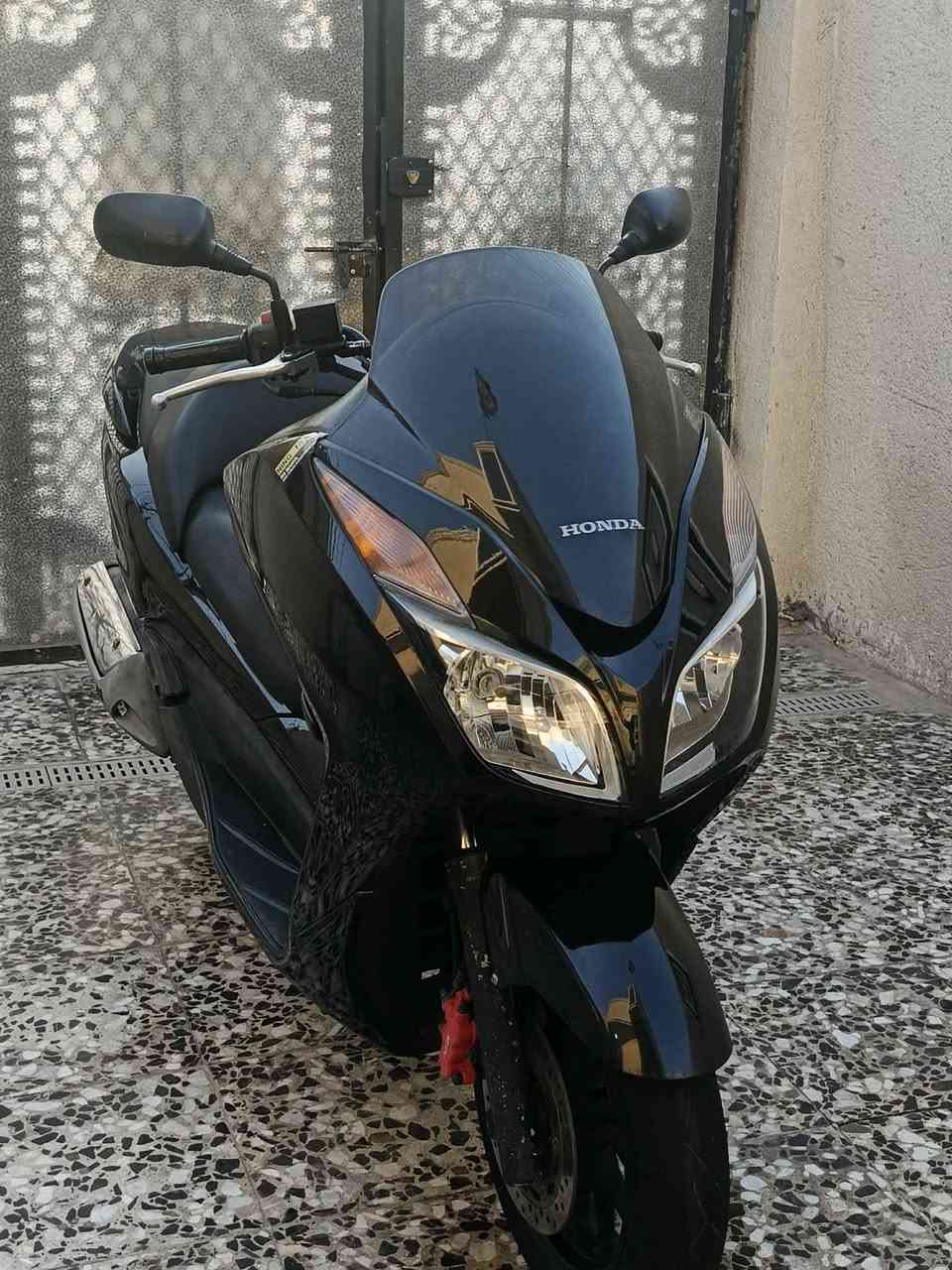 يا الله سلام عليكم فورزه 0\12👍
الدراجه بحالت الوكالة 
مكفولة كفاله عامه          استفسار *********** 
لون اسود ملكي 
مخرج شاحن بلاد 
كلوب جنطه + ستان حساس 
عده مال الشركة 
كتلوكات + منفيس 
دبل خلفي احمر 
فجوج حمر 
سكن بغداد حي النصر
