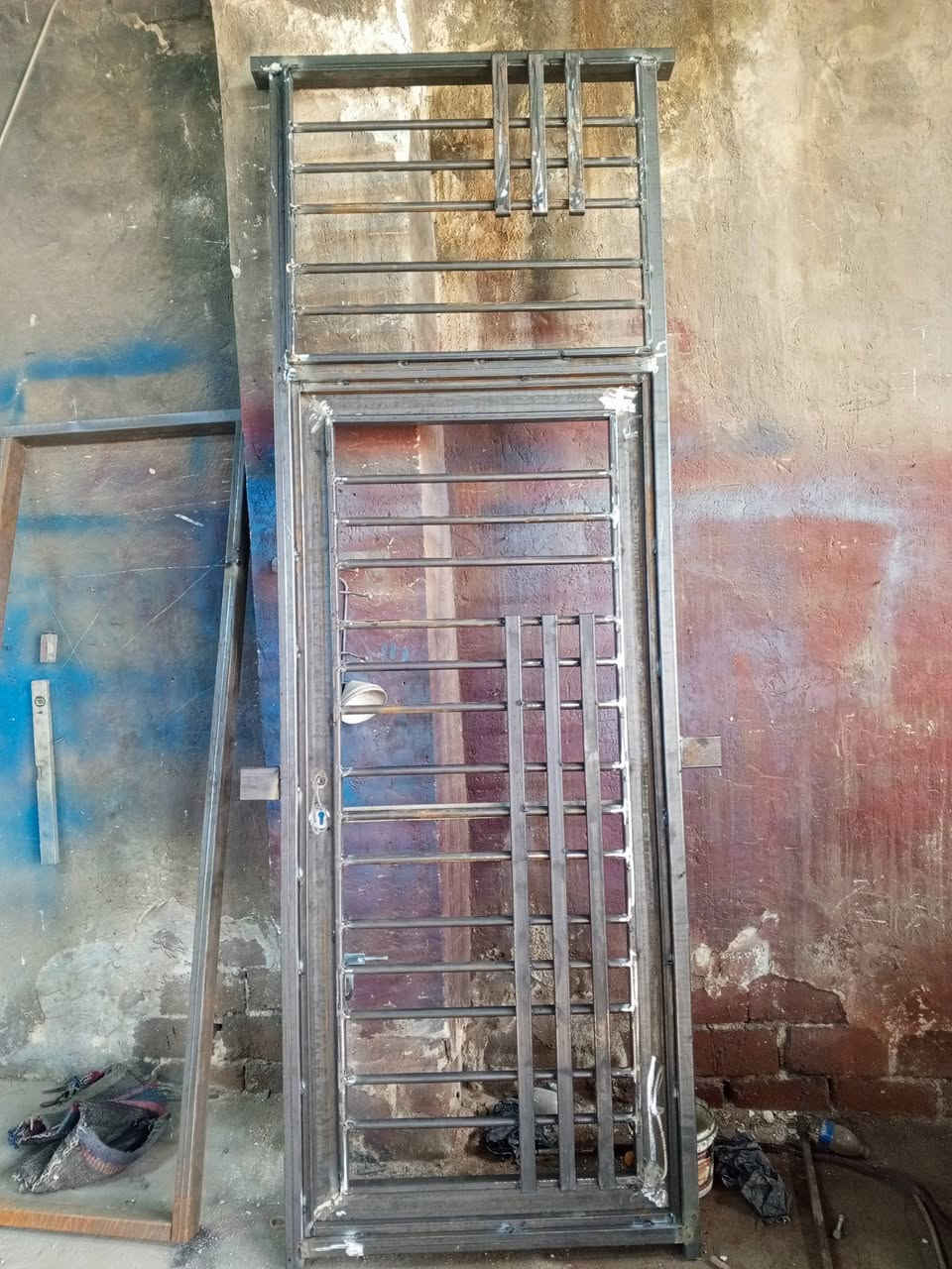 السلام عليكم معمل حداده بركات ام البنين الابواب والشبابيك كافه انواع العمل اسعار مناسبه الارقام بيهن واتساب حسب الطلب مكان كربلاء عدنان توصيل طوريج نجف الحله ***********/***********
