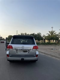 لاندكروزر موديل١١  ستينيه من نضف ستينيه سنويه  سياره كفاله عامه  بيه ش...