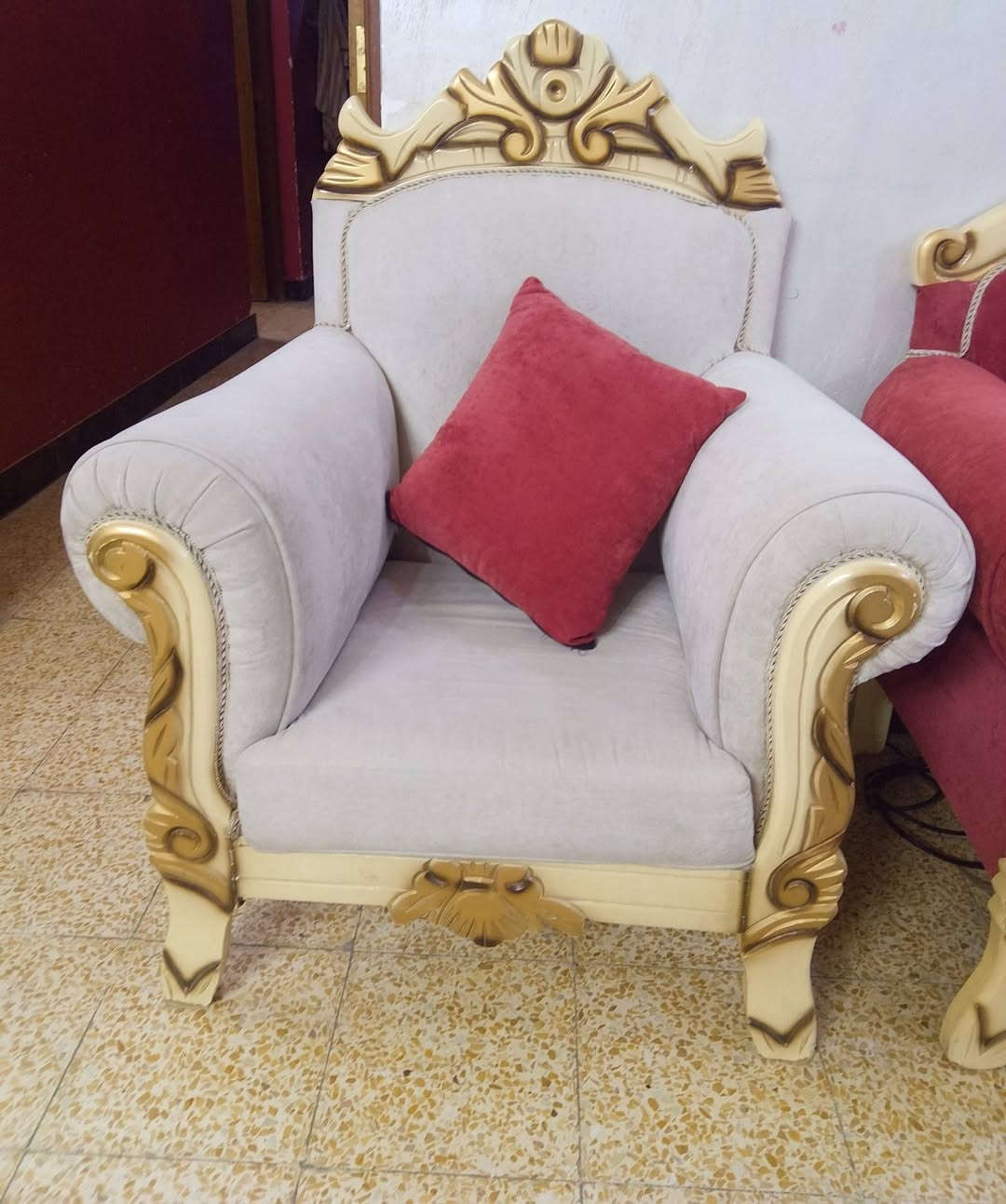 تخم للبيع تركي نضيف يتكون من6قطع 2قنفات و4كراسي السعر خاص الاتصال والاستفسار
***********
