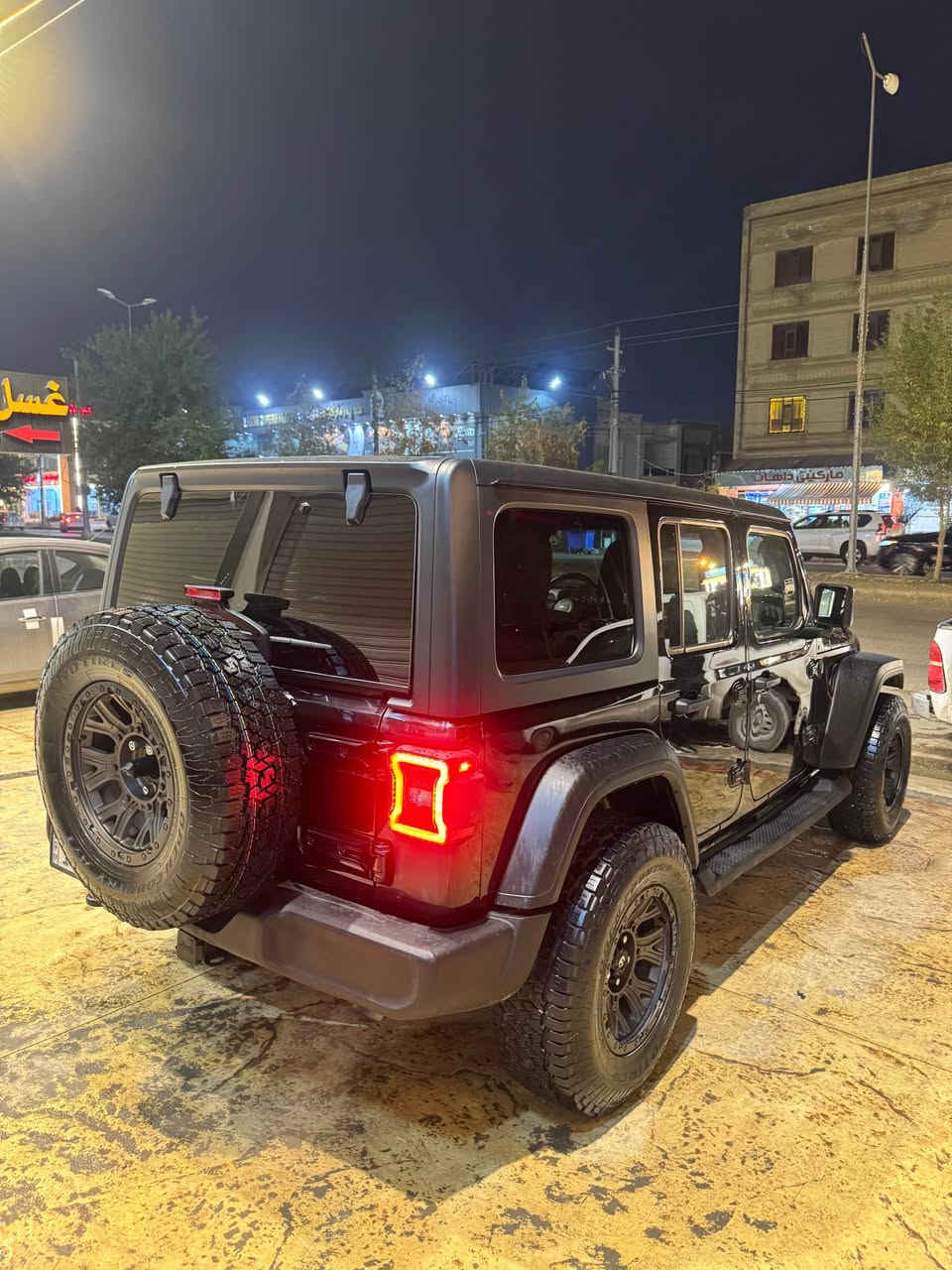 جيب رانكلر موديل 2024
مواصفات سبورت اربع سلندر
ماشية 36 الف كيلومتر فقط 
سيارة واحد جاملغ خلفي صبغ 
بدون ارباك رقم اربيل باسمي 
كير محرك تحویل بشرط 

سعر 345$ و مجال

جیپ ڕەنگلەر مۆدێل 2024
مواسەفات سپۆرت چوار پستن 
٣٦ هەزار کیلومەتر ڕۆشتووە 
یەک چاملغی پشتی بۆیاغە 
بێ ئیرباگ رەقەم هەولیرە بەناوی خۆمە 
گیر مەکینە تحویل بەشەرت 
  
واتساب 
*********** أربيل, العراق
