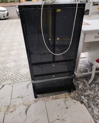 خزانة • نضيفه • استعمال قليل