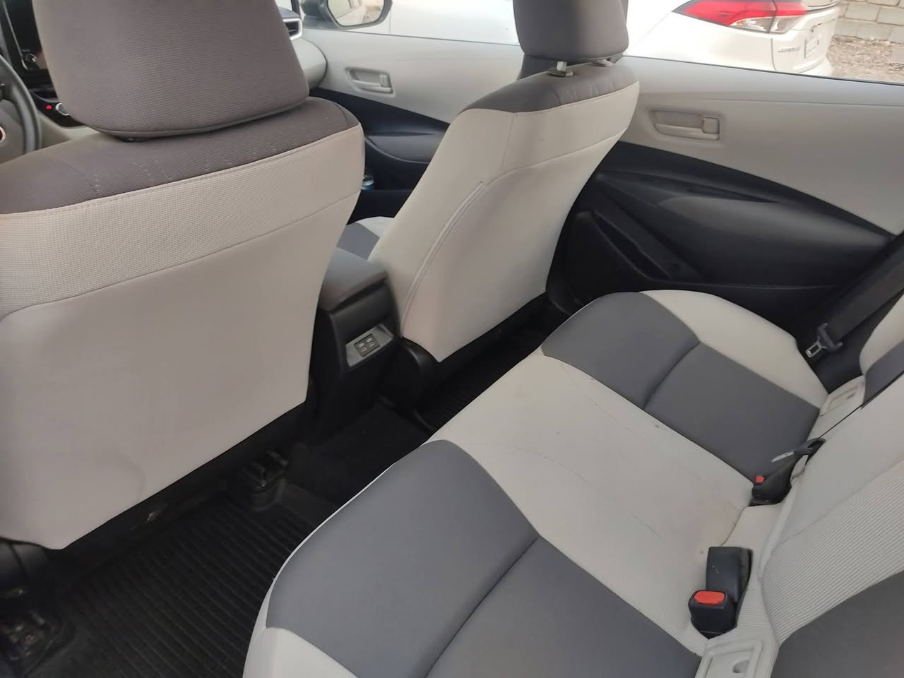 السلام عليكم 
للبيع 
كورلا موديل 2024 مواصفات LE بصمه منفيس ترقم شهداء صلاح الدين 
دخول جديد 
ماشيه 7000 زيرو بعدها 
بيها بونيد مبدل فقط والشاصي من جهه السايق بي سحب 
صور الشاصي مرفق بالمنشور 
155 وبيها مجال 
للاستفسار الاتصال على الرقم التالي 
***********
