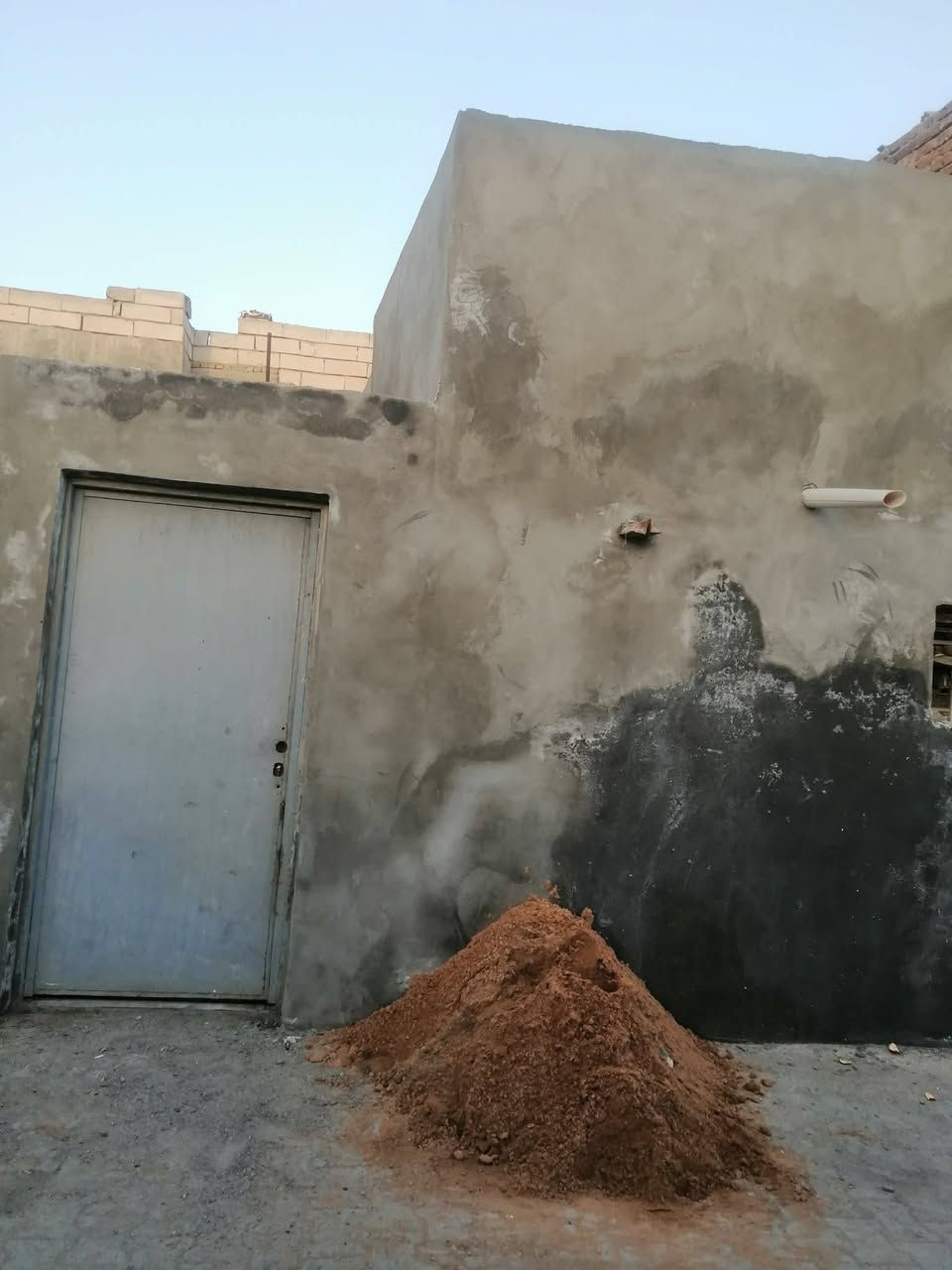 السلام عليكم
بيت للبيع 50م قرب فلكة الملح خلف السايلو طابو صرف السعر 22 وبي مجال البيت بسعر عرصه
اتصل : ***********
