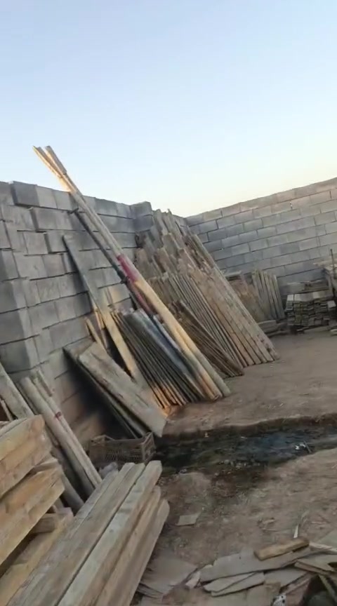 سلام عليكم قالب خشب لبيع ٢٠٠متر اكثر ومع ٨٥جك بدون فخخ عنوان موصل قرب كليه نور 
***********
‏‪***********‬‏
