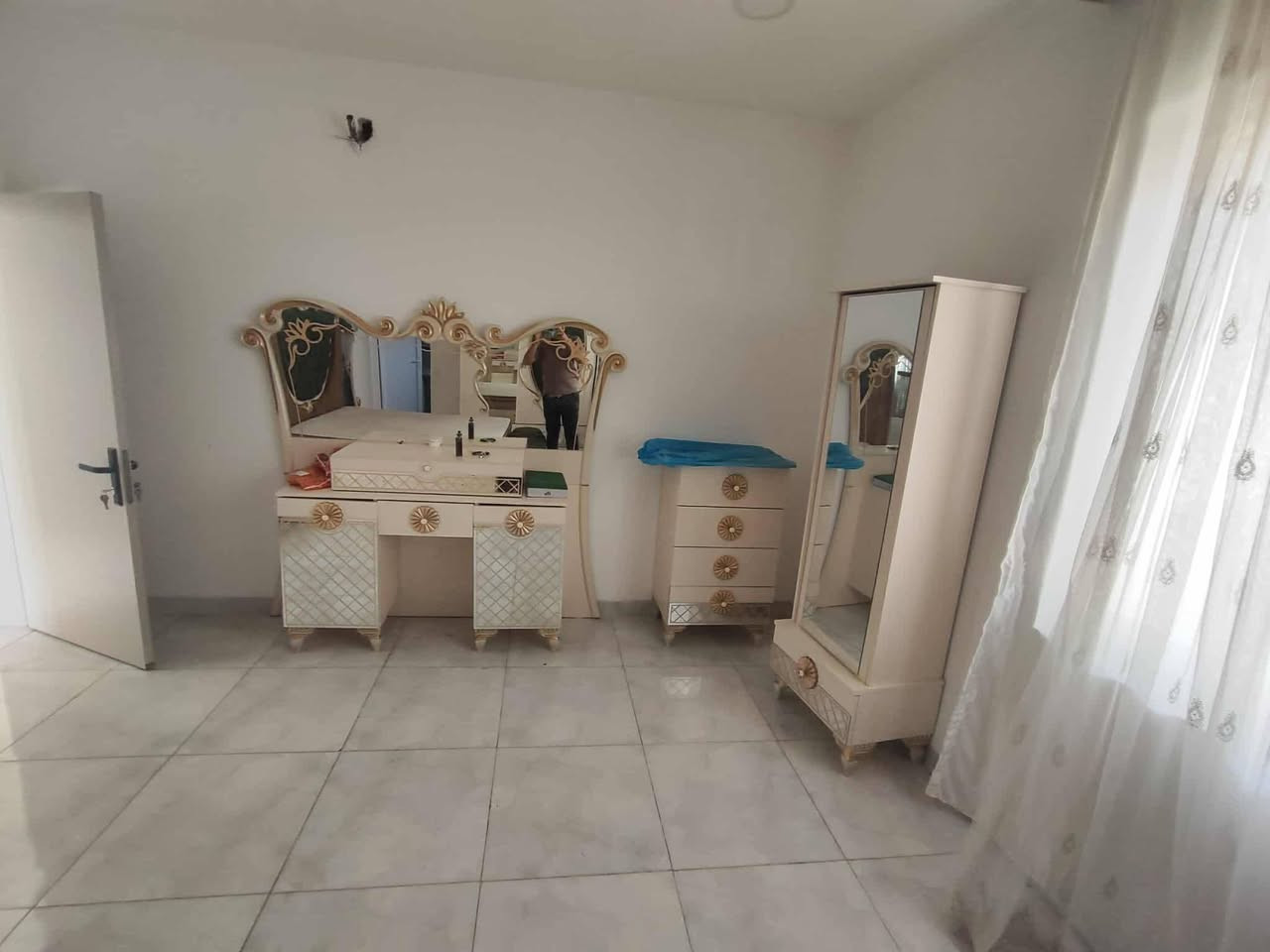 غرفه نوم تركيه للبيع نضيفه رقم الهاتف 
***********
