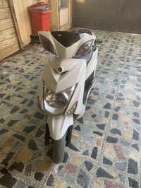 سكنس لد دراجه شغاله مكينه ما مفتوحه بس ابيعلك كوم حديد اوراقها كامله م...