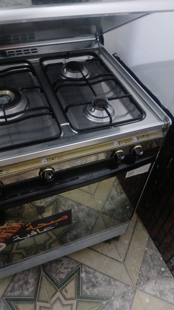 طباخ اخو جديد مرة وحده مشغلي خمس اعيون نوع كريازي الاصلي السعر 600 وبي مجال بيسط وع فحص الاتصال ع الرقم ***********
