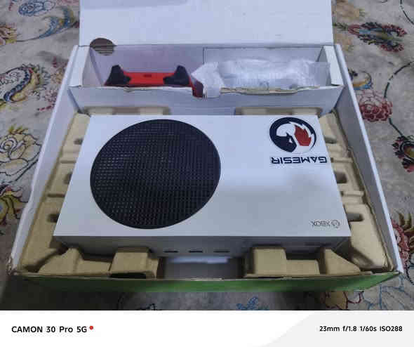 سلام عليكم إكس بوكس سرير إس للبيع أصلي مستعمل شي قليل الله شاهد كلشي مابي وع شرط انطيكيا ع فحص ويا يداد اثنين كارتونته بكاني بغداد شعب وذا رقمي ***********
