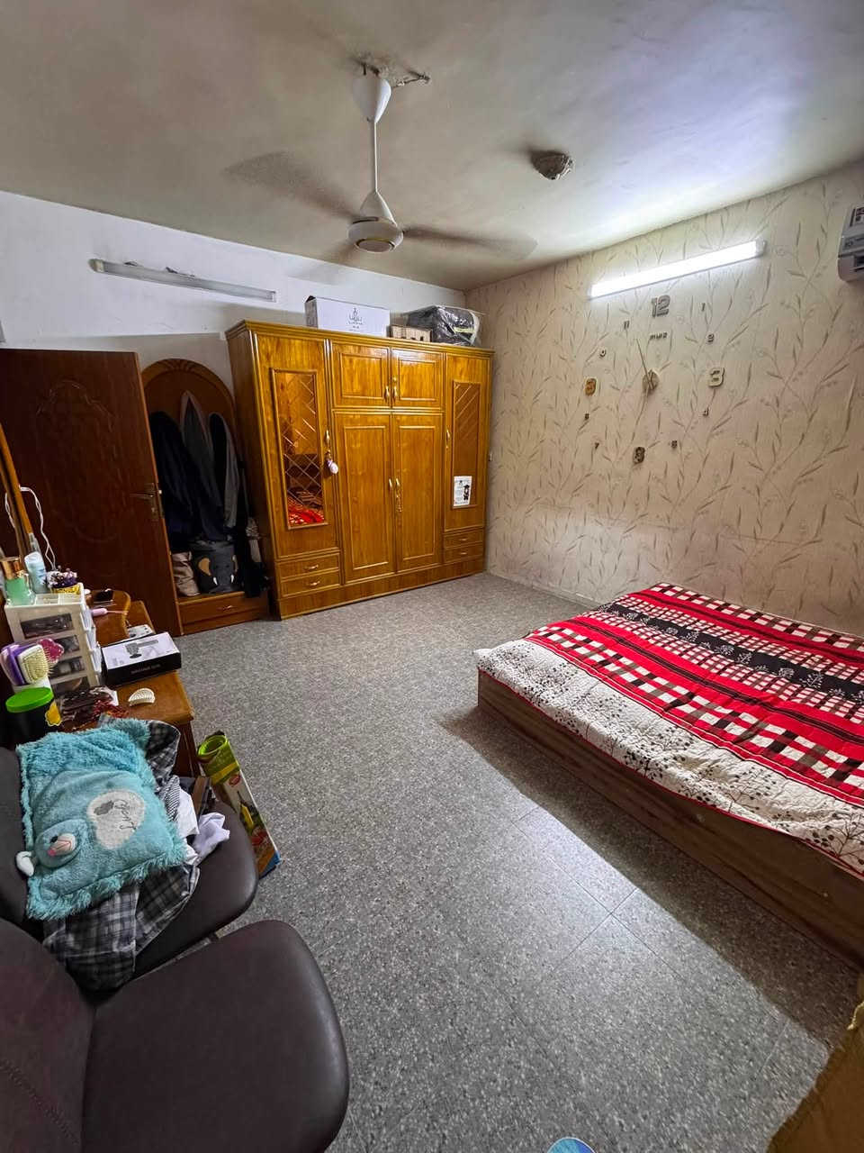 بيت للبيع مساحه 120متر في الطوبجي منطقه الجته طابو صرف
بناء مسلح قديم 
واجهه 6
نزال 20
مدخلين استقبال
مطبخ
الطابق الارضي غرفه وحمام ومطبخ وترك
الطابق ثاني هول وغرفتين وحمام الطابق الاخير بيتونه وسطح
السعر 460
الاتصال علئ هذا الرقم ***********

