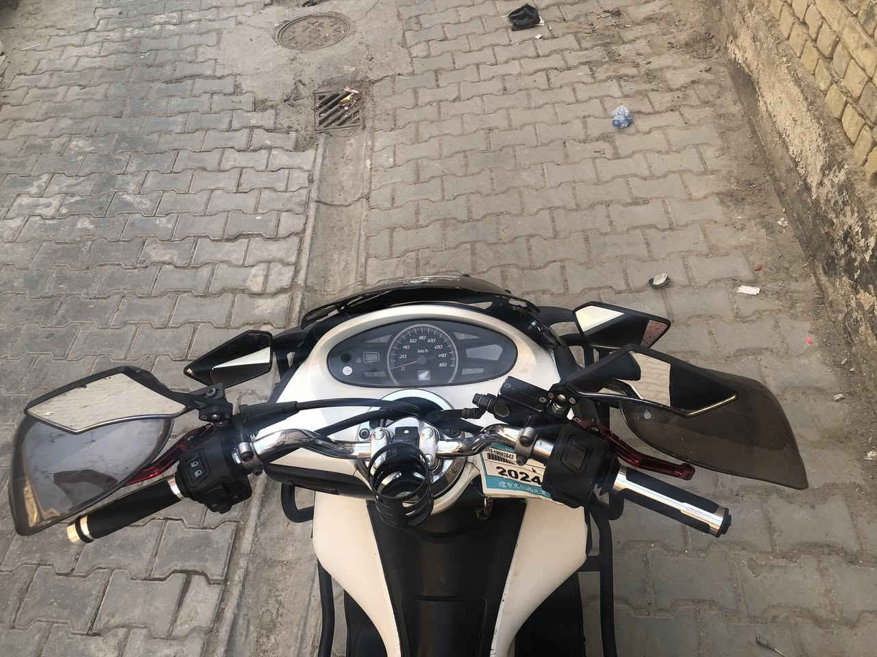 بي سي اكس جيل اول ياباني مزوده 
مكينه مفتوحه على ايدي ناعمه كلش مكفوله لا نضوح ولا صوت ولا دخان 
كفرات بلاديه نضافتهن ٩٠ بل 💯 
كهربائيات كله شغاله منطول لطول حت الحساسات شغاله 
دبلات تايرات لوك طسه ناعمه كلش 
سعر مليون و 150 الف بيهى مجال حك جيه بغداد كريعات استفسار اكثر اتصال ☎️ ***********
