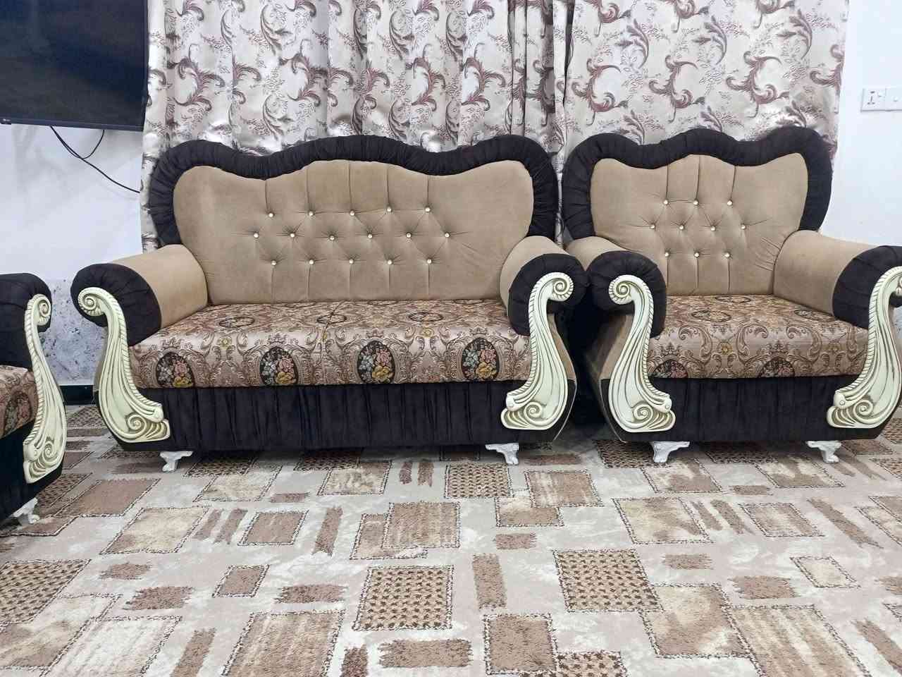 السلام عليكم عندي هذا التخم نضيف عشر مقاعد كلش قوي
هذا الرقم للتواصل***********
