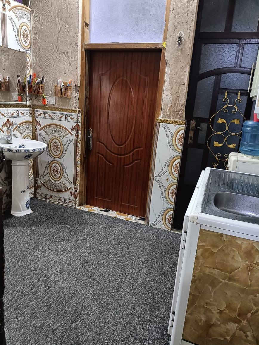 السلام عليكم بيت للبيع منطقه الزعفرانيه طابو ملك صرف مساحه ٦٢ونص الواجهة ٥ متر النزال ١٢ونص وتشجير ١٥ متر طابق واحد و طابق ثاني يحتوي على سطحين الموقع نهاية شارع مول الربيع مقابيل الجزرة للاستفسار الاتصال على الرقم ***********
