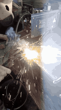 للبيع مكينة لحام نوع انهل الماني سنكل ميك بدون غاز سعر ٢٠٠ الف مكان بغ...