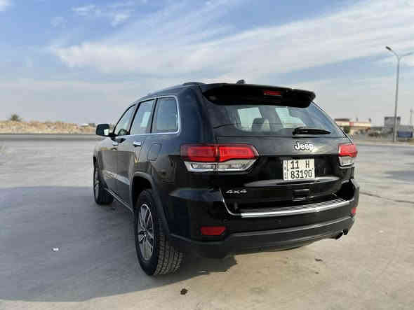 جيب شيروكي 2020 لمتد 
السعر ٢٤٠ وبيها شي بسيط
جاملغ + بنيد لغد وشاصي كفالة
ماشيه 66 السياره نضيفه وعليها ادامه كاملة ومناقصها ش وع ايدي الحمدالله وباسمي وهزه وسنويه جديده السياره مال جناي اي برمجه مابيها ع وضع الشركه /بنوراما / رادار جانبي/كشنات اماميه كهرباء ذاكره/صندوق شفط/
دفع رباعي ماوس تحكم/ هيتر ورادار مري جانبيه وتضليل ضوء جانبي ووسطي/ اوتو استوب امامي وخلفي 
كشنات تبريد وتدفئة / داخل اسود وبانوراما 
العنوان الصويرة او بغداد شارع فلسطين ***********
