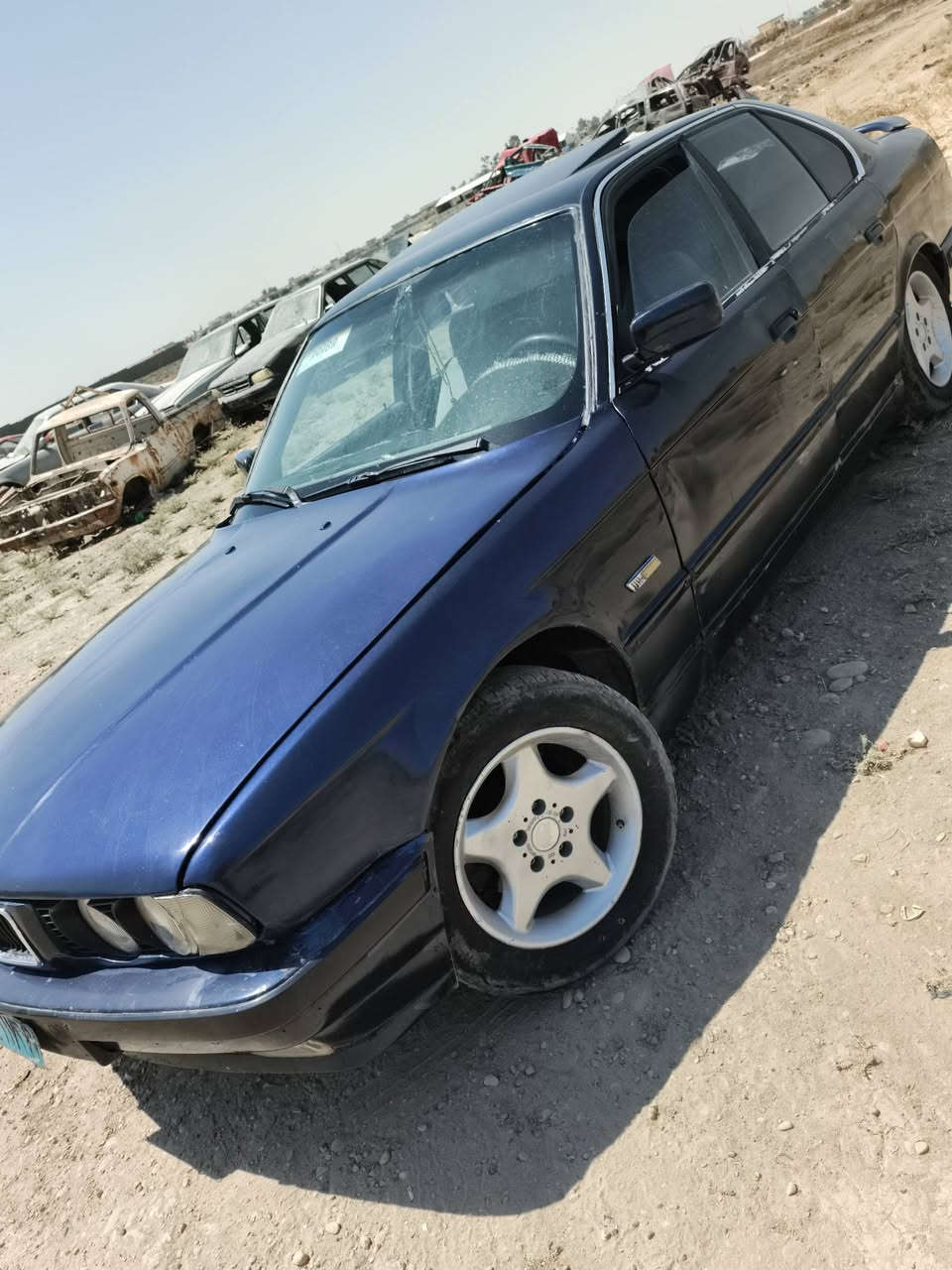 سلام عليكم بي ام  520 موديل 1992 كير عادي شرط محرك بيها صرف تايرات جديده طخم امامي خلفي جديد رقم نينوى فحص شرط تحويل منظومة تبريد وكمبريس كامل اربع جامات كهرباء سقفها موس سعر 25 ورقة وبيها مجال مكاني موصل سهل نينوى قرية بازوايا ***********
