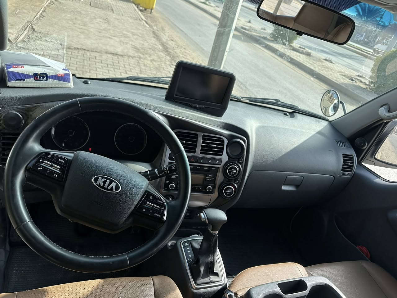 سلام عليكم للبيع كيه دبل قماره موديل ٢٠٢١رقم بابل او تماتيك دبلوو ٢٧٠٠ محرك مكفوله كفاله عامه  ماعدا باب البدي الجانبي مصبوغ ماشيه ٣٤ ألف حقيقي تخم تاير الشركه سبير مانازل السياره جديده أخت الزيرو برغي مامفتوح بيها العنوان كربلاء الشراي يتصل الهاتف ***********
