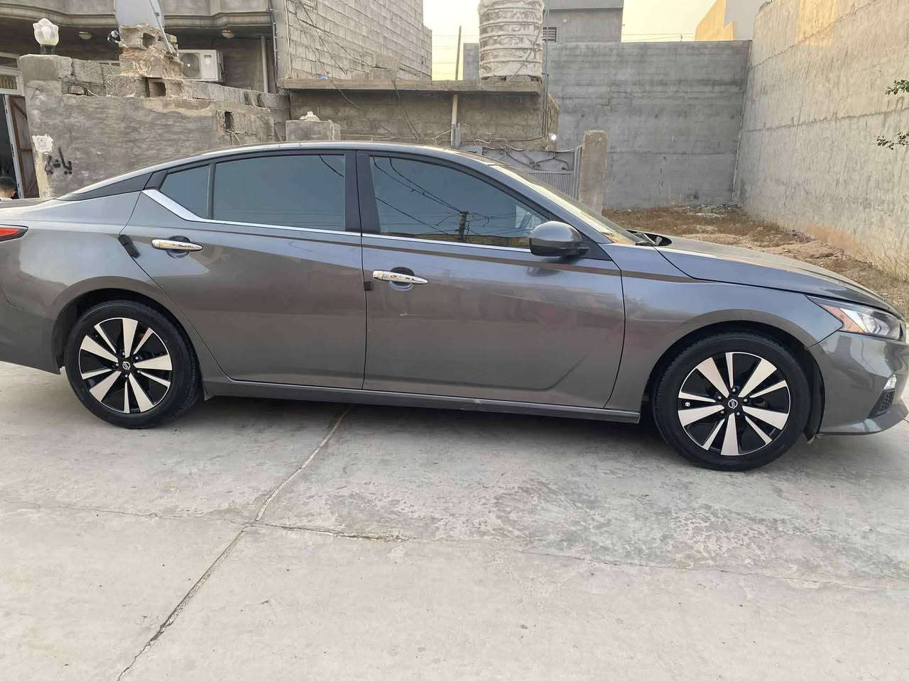 السلام عليكم
نيسان التيما SR موديل 20 
حادث جاملغ وبنيد صبغ فقط ( بدون دواخل ) 
ماشية 180 الف ميل . 
رقم اربيل هزة وسنوية جديدة ( وكالة او تحويل ) 
مواصفات فول 1/1 بس بدون فتحة … السعر المطلوب 135وبيها مجال حك جيه اذا اكو مراوس بكورلا تكسي من موديل 13اوفوك هم اراوس محتاج فرق ***********
مكان / بغداد . 
السعر / 160$ وبيها مجال بسيط جداً . 
للاتصال / *********** .
