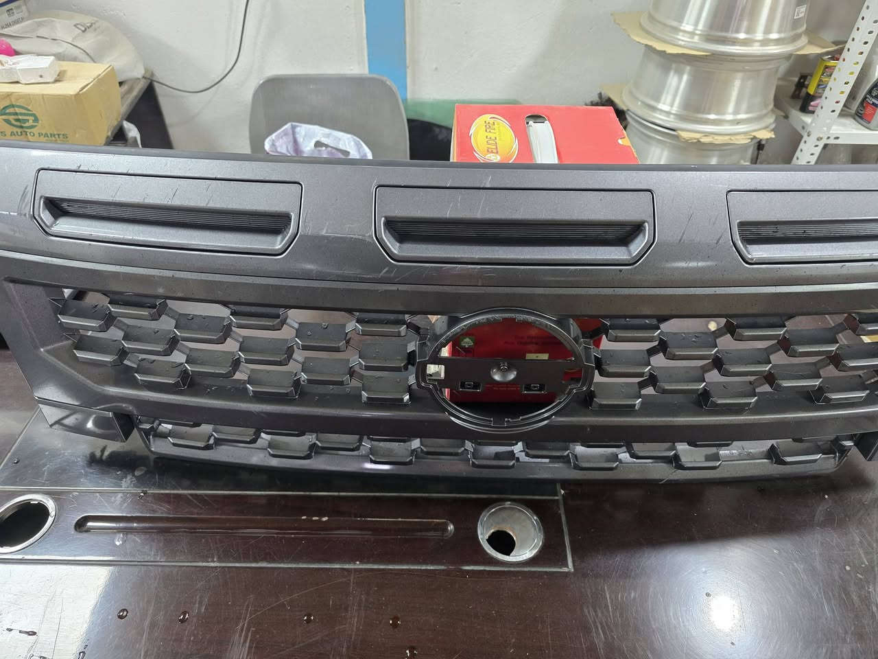 شباك امامي نيسان فرونتير اصلي تفصيخ موديل 2025 2024. العنوان البصره الزبير صناعيه الجديده ***********
