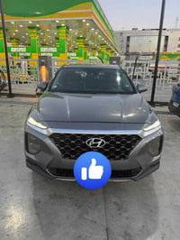 سنتافي موديل 2019 ماشية 70 الف ميل بدون ايرباكات ضربة خفيفة جداً وبيهة...