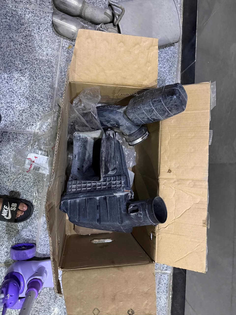 اغراض كمارو
سلام عليكم شوته كمارو بلاديه كلشي ما بيها واي خلل ترجع بيد المندوب
و دبات صوتهن كلش حلو بالنسبه لل٦ مع نيكلات مزدوج
للعلم السياره كزوزها بلادي فقط شايل الوسطيات بالفيديو
سعر الشوته 150 الف و بيها مجال
سعر الدبات مع النيكلات ١٧٥ و بيهن مجال 
المكان بصره
***********
