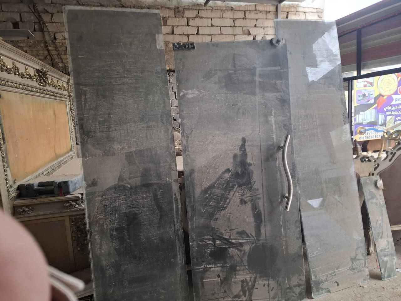 السلام عليكم الغوالي 
جام خانه جام ١٠ملم 
قياس العرض ٢٢٠ الارتفاع ٢٣٥

الحصوه الشارع العام مجاور مرطبات تفاحه
ويدللون الغوالي 

الاتصال على الرقم ***********
/***********
/***********☎️
