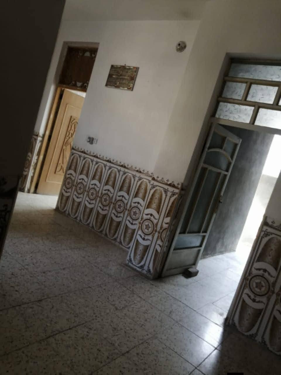 مشتمل للايجار يتكون من مطبخ وكلدور وحمام ومنور وغرفت نوم وحده  مساحته 100لبيت نظيف مثل متشوفونه بل صور اجاره 250 اجاره لشخصين فقط اجاره منتسب أو موظف عنوانه حله حي الجزائر فرع الصيدليه مرجان عبر سكه القطار يم اسواق طالب عطيه
للاستفسار ***********
