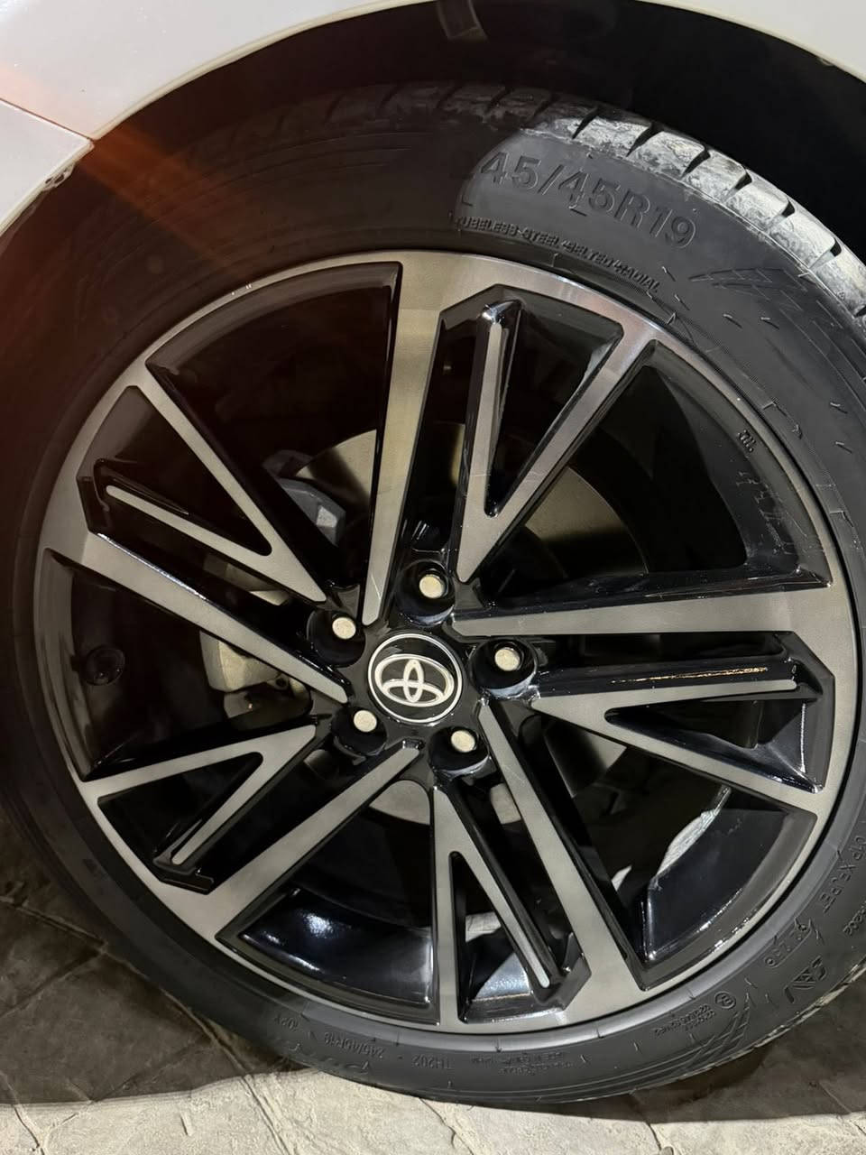 #كامري 2025  XSE وارد امريكي  فول الفول
اللون ابيض توكلر 

حادث سياره / جاملغ امامي صفحة السايق مع حافة البنيد فقط 
 بدون ايرباك وبدون دواخل 
 
 مواصفات XSE 
🔹داخل جلد اسود 
🔹بصمة تشغيل ابواب وصندوك
🔹فتحة سقف ( سلايد روف ) قمارة بنوراما ع طول السيارة 
🔹فتح الصندوك ذكي 
🔹محرك 2500 هايبرد 
🔹كاميره دوارة  360 
🔹رادارات 360 درجة ( امامي جانبي خلفي ) تمنع التصادم الامامي والجانبي والخلفي
🔹التحذير عند فتح الباب 
🔹تحكمات ستيرن 4 جهات  
🔹 شاشة 4 وضعيات للعدادات
🔹 4 وضعيات قيادة ( عادي/ سبورت /ذكي / اقتصادي ) 
 🔹مثبت سرعة ذكي ( التحذير عند مغادرة المسار )
‏🔹Auto Hold التوقف لفترات قصيرة
🔹الهاند بريك بصمة 
🔹شاشة  حجم كبير لمس تدعم نظام الابل كار بلي والاندرويد اوتو بدون كيبل يربط التلفون واير ليس و GPS  
🔹شحن واير ليس 
🔹ويل كب 19 رياضي مع تخم تاير جديد 
🔹نظام الصوت Bose عدد السماعات 8 ‏
🔹دخول ذكي عند الاقتراب 
🔹لايت لد
🔹نقطة عمياء
🔹تدفئة بالكشنات
🔹 لد متغير الالوان لون على طول الدشبول
🔹تحديد مسار وقيادة ذاتية  ورادار امامي 
🔹مانع انزلاق 
🔹السيارة ماشية 16 الف وقابلة للزيادة 
رقم بغداد وبسمي تحويل ثاني يوم  
 مكان سيارة بغداد  
للاستفسار الاتصال
***********
