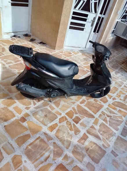 السلام عليك للبيع دراجه ادرس ياباني نوزل 120دراجه نضيفه خير من الله لا تنقيص ولا تبخير ناعمه نضيفه ما بيها اي نقص كله شغال نكره سلف هندر شلعه ومعدل كهربائياتها شغاله دراجه ما بيها اي نقص السعر 450 وبيها مجال مكاني بغداد مدينه الصدر الاورفلي رقمي ‏‪0773 562 0953‬‏
