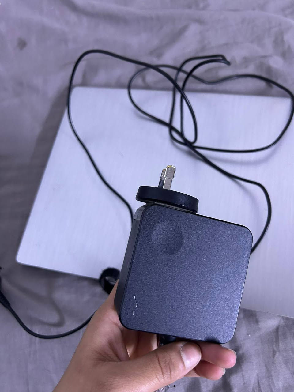 “لابتوب Lenovo IdeaPad 3
شاشة 14 بوصة
SSD 128GB
RAM 8GB
يعمل بكفاءة عالية
بطارية جيدة
نظيف جداً وخالي من الأعطال
وياه شاحنته وجنطته


**إذا كنت صاحب هذا الإعلان وتريد حذفه لأي سبب، رجاءا أرسل رسالة إلى الدعم الفني**