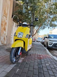 ماكس بوليس • ليمون • مع خوذة