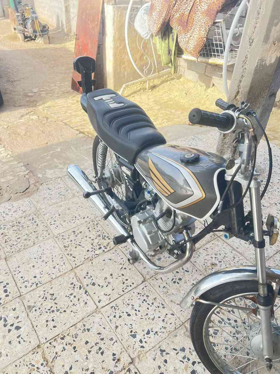 السلام عليكم دراجه للبيع دراجه كلك الماكينه ما مفتوحه المكينه هي سعرها 500 وبيها مجال واللي يحب خلي يراسلني


**إذا كنت صاحب هذا الإعلان وتريد حذفه لأي سبب، رجاءا أرسل رسالة إلى الدعم الفني**