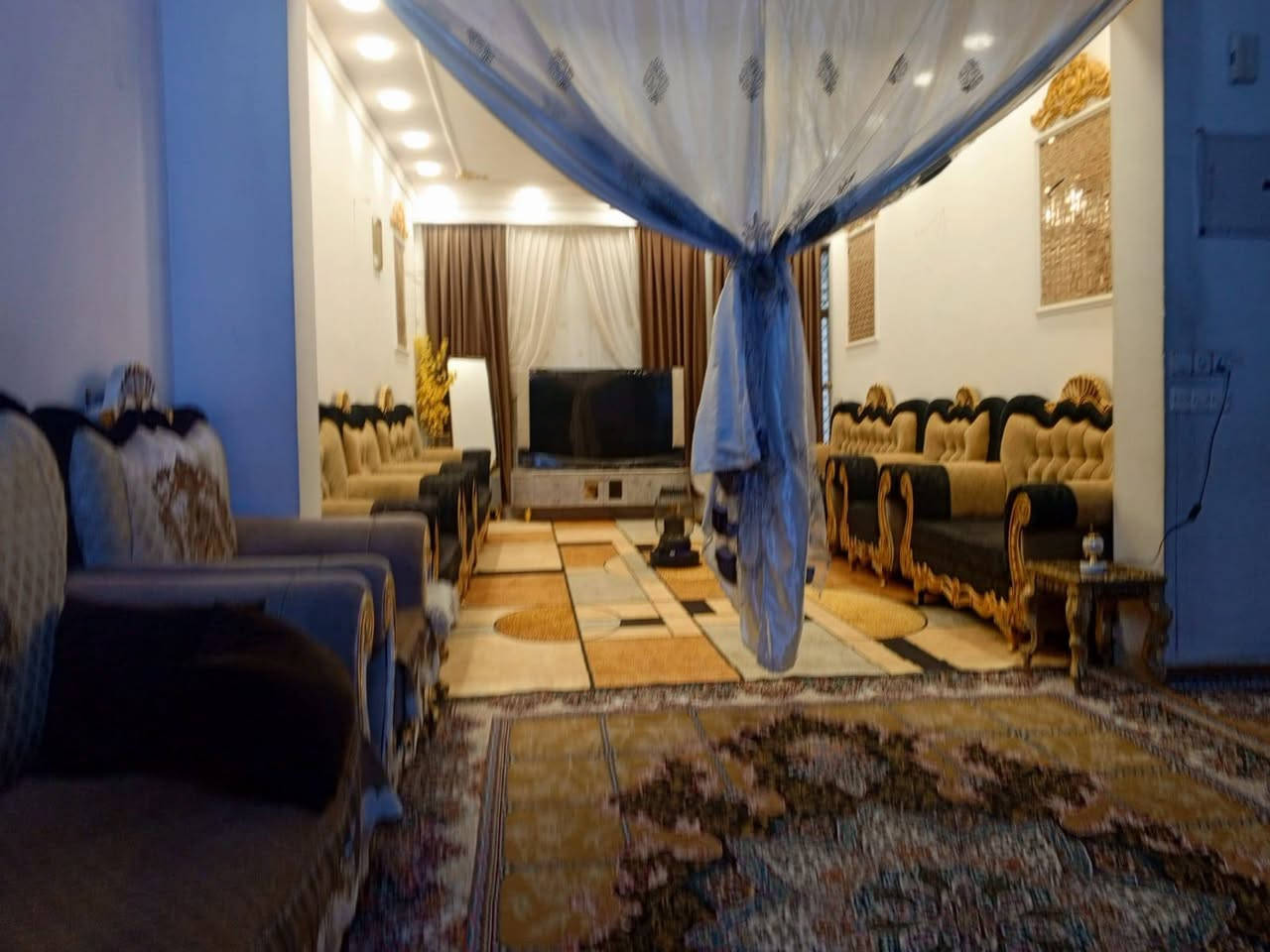 بيت البيع مساحه 150 واجه 7ونص نزال 20 البيت طابقين 
العنوان ضباط ثانيه زراعي شارع 15 
رقم الهاتف  ***********
