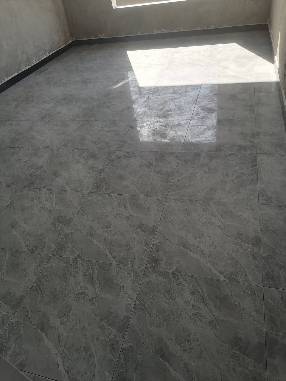 السلام عليكم خلفه سيراميك متفرغ جدران ورضيه نتصل على هذا رقم ***********
