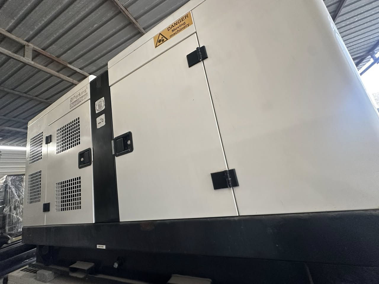 مولده 45KVA بيركنز اصلي كاتم . نوع رأس توليد ( لوري سومر فرنسي).  للأستفسار على الرقم ☎️

0772 710 1886
