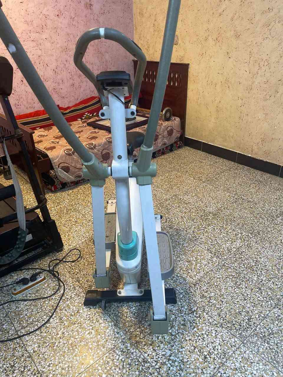 سلام عليكم
جهاز مشي الايطالي نوعيه زيته 
مكاني بلديات ***********
