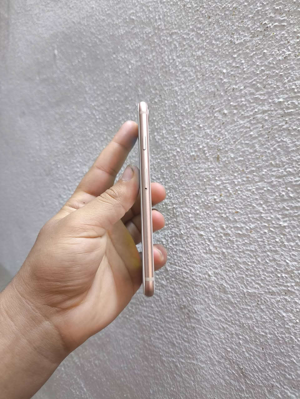 📱 ايفون 8 عادي
💾 الذاكرة: 64GB 🔋 البطارية: 100% (مستبدلة أصلي)

🔹 مواصفات الجهاز: ✅ تك سيم شغال طبيعي ✅ الصوت واضح وشغال ✅ الوايفاي والشبكات شغالات طبيعي ✅ الدكمة والبصمة شغالات ✅ الهزازات شغالات ✅ مستبدل شاشة أصلي

ملاحظة: ▪️ بيه فطر بالكلاس من الجوه وما مأثر على الاستخدام ▪️ إضاءة الشاشة مرات تصعد وتنزل، لكن الجهاز شغال طبيعي بدون مشاكل

🎮 ببجي 60 فريم – سلاسة فول

💰 السعر: 75 ألف فقط

📍 الموقع: موصل – أيسر

📞 التواصل: خاص أو اتصال مباشر ***********

🚚 ماكو توصيل للمحافظات
