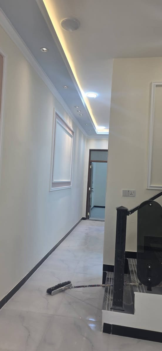 اللهم صل على محمد وآل محمد مشتمل لبيع مساحته 100م طولاني 5في 20منطقة خاجيه بشارع أربعين مقابيل أفران معجنات العراق خدمات كامله على ساحه  خضراء  طابقين  3غرف نوم جديد  ***********  ***********  رمضان كريم
