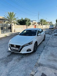 اخوان سلام عليكم عندي نيسان التيما S  سيارة موديل 2020  سيارة ضررها مو...