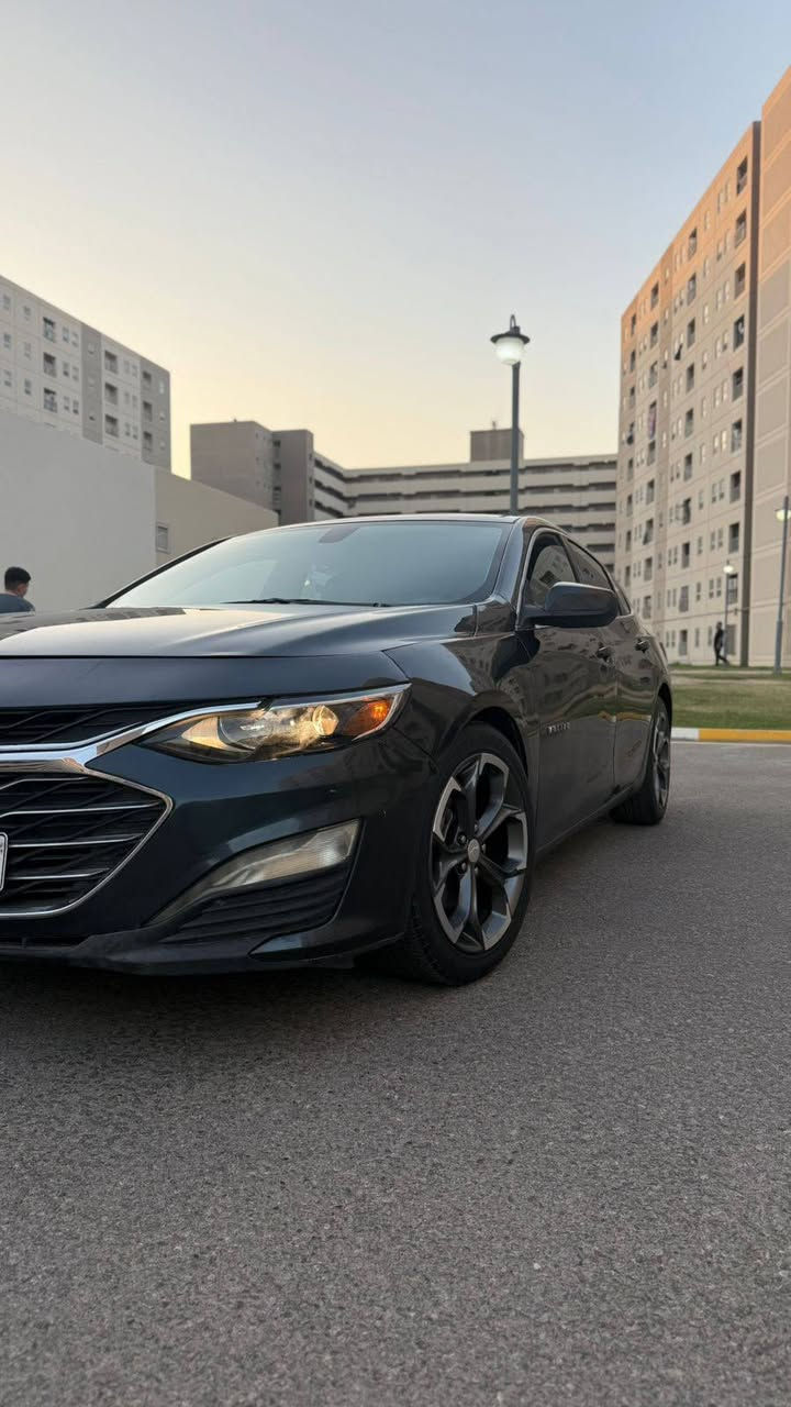 للبيع  ماليبو 2021 LT 
السياره جاهزه ونظيفه جداً 
🛑الحادث جانبي بصفحة سائق صبغ بجم شركة بدون ايرباك فقط بردة طاك

المواصفات 

🔴بصمه ابواب + جنطه

🛑محرك 1500 توربو ✈️

🛑 اوتو بريك /توقف ذاتي عند الاقتراب 🚳

🛑كشنات تدفئه + كهرباء ⚡️ 

🛑تبريد قطعتين

🛑شاشه كبيره تدعم 📲Android Auto/car play

🛑خرائط Gps📌

🛑كامره خلفيه 📷

🛑كروز مثبت سرعه

🛑شاشة ضبط واعطال بل دشبول

🛑داخل ابيض 

🛑منافذ USP/ 12V /Tip C

🛑مانع انزلاق ⛔️

🛑حساس اطارات

🛑4 دسك/ Abs

السعر 112 ومجال قليل السيارة جاهزة شغل واطلع وين ميعجبك 

***********
